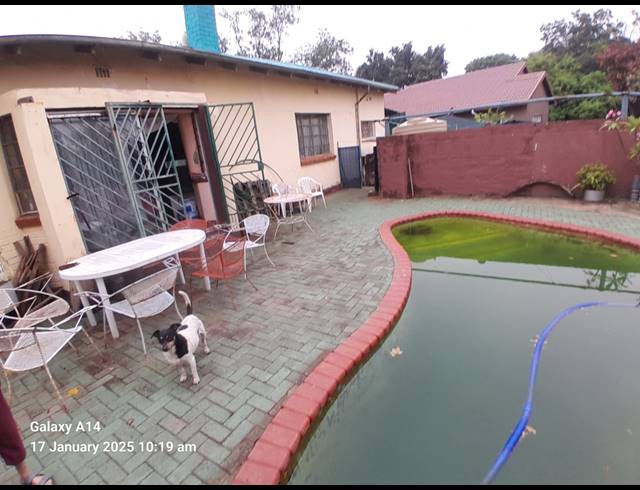6 BEDROOM FREESTANDING FOR SALE IN BO-DORP
